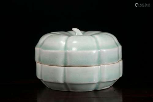 A CHINESE QINGBAI GLAZED BOX WITH COVER, SONG DYNASTY