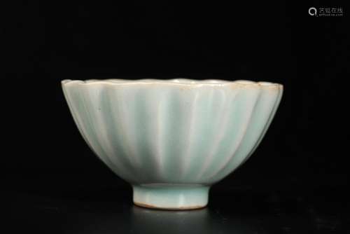 A CHINESE LONGQUAN CELADON BOWL,SONG DYNASTY