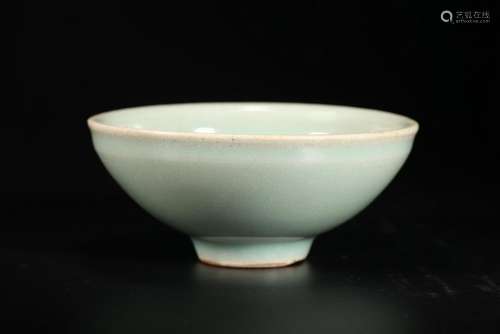 A CHINESE LONGQUAN CELADON BOWL,SONG DYNASTY