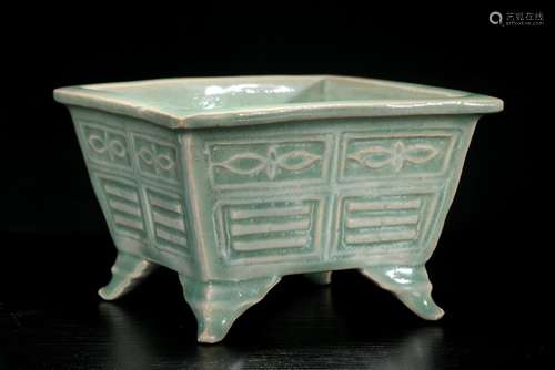 A CHINESE LONGQUAN CELADON CENSER,MING DYNASTY