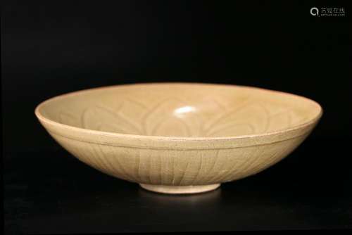 A CHINESE LONGQUAN CELADON PLATE,NORTHER SONG