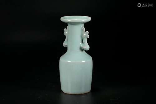 A CHINESE LONGQUAN CELADON VASE,SOUTHERN SONG DYNASTY