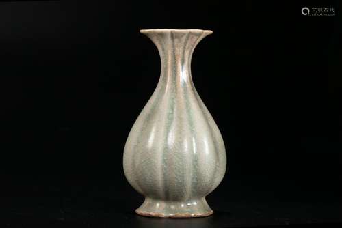 A CHINESE LONGQUAN CELADON VASE,YUAN DYNASTY