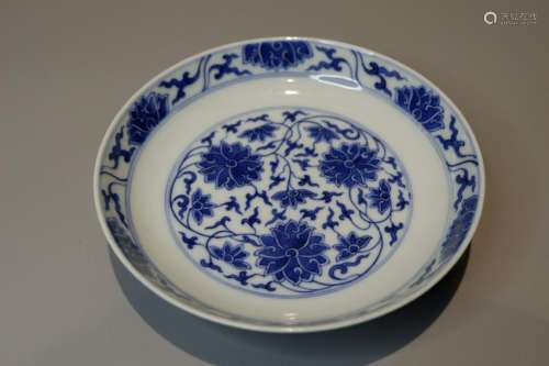 A CHINESE BLUE AND WHITE PLATE,XUAN TONG PERIOD,QING