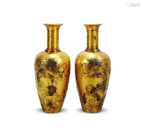 十八世纪 铜鎏金錾龙观音瓶一对