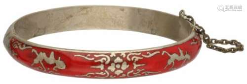 Vintage armband, Siam red nielo.Met veiligheidskettinkje. D: 6 cm. Gewicht: 15,6 gram.Vintage