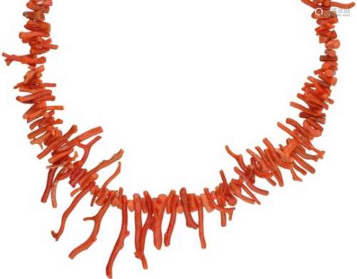 Antiek collier, bloedkoraal.L: 42 cm. Gewicht: 30,1 gram.Antique necklace, red coral.L: 42 cm.