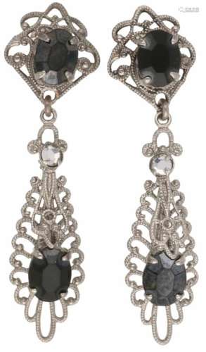Vintage oorbellen, zirkonia. LxB: 4,8 x 1,4 cm. Gewicht: 5,2 gram.Vintage earrings, zirconia.LxW: