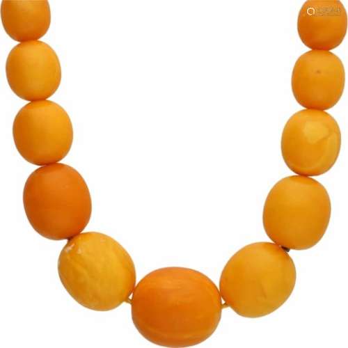Collier, barnsteen. L: 57 cm. Gewicht: 30,2 gram.Necklace, amber.L: 57 cm. Weight: 30.2 grams.