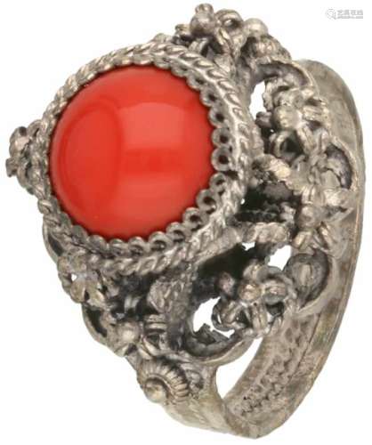 Filigrain ring zilver, rode siersteen - 925/1000.Ringmaat: 19 mm. Gewicht: 6,9 gram.Filigree ring
