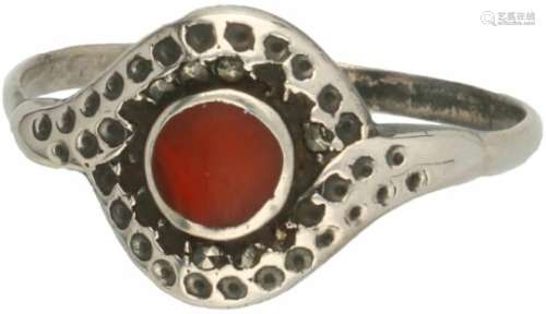 Vintage ring zilver, carneool - 925/1000.Ringmaat: 18,75 mm. Gewicht: 2,5 gram.Vintage ring