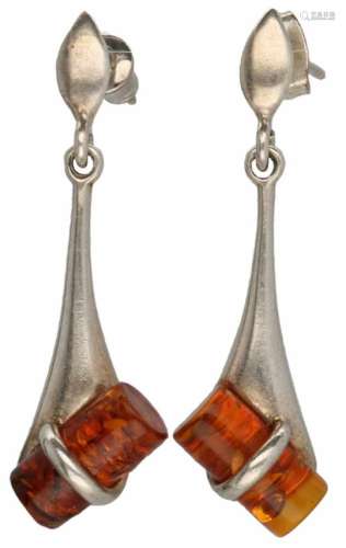 Oorbellen zilver, barnsteen - 925/1000.LxB: 4,2 x 1,1 cm. Gewicht: 5,4 gram.Earrings silver, amber -