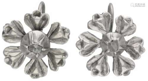 Bloemvormige oorbellen zilver, diamant - 925/1000.Setje met collier (3445). 2 Roos geslepen
