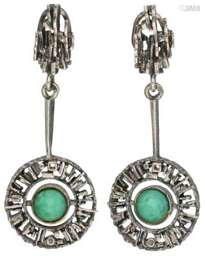 Oorbellen zilver, chrysopraas - 835/1000.LxB: 5 x 1,9 cm. Gewicht: 10,7 gram.Earrings silver,