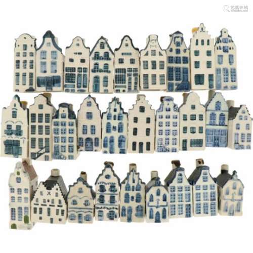 Een lot van 28 KLM huisjes.A lot with 26 KLM houses. Added a house.
