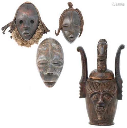 Een collectie decoratieve Afrikaanse zgn. 