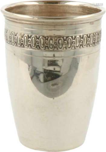 Geboortebeker/ Lepelvaasje zilver.Gebold model met ring van gedreven versieringen. begin 20e eeuw,