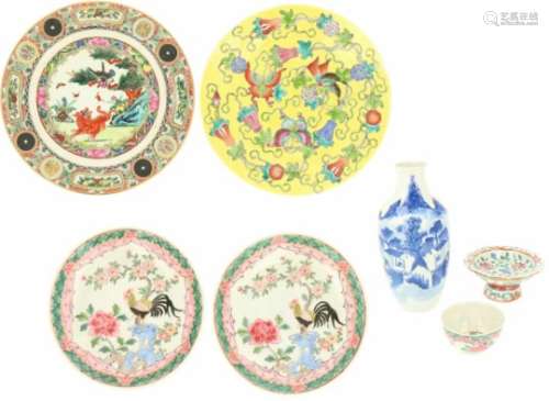 Een lot divers porselein. China, eind 20e eeuw.Diversen kwaliteiten. A lot with various porcelain