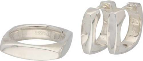 Esprit set ring/oorbellen zilver - 925/1000.Ringmaat: 17 mm en lengtexbreedte oorbellen: 1,5 x 0,5