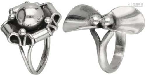 Lot design ringen zilver - 925/1000.Waarvan 1 van designer N.E. From Denmark. Ringmaat: 17 mm.