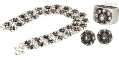 Lot vintage ring/armband/oorbellen zilver - 925/1000.Met Zeeuwse knopen. Ringmaat: 18,75 mm,