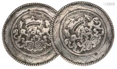 Antieke broeksknopen zilver - 835/1000.Met wapen, Walcherse dracht. D: 8 cm. Gewicht: 101,7 gram.