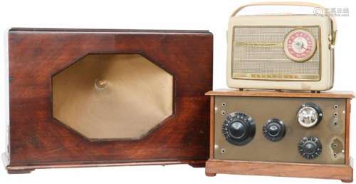 Een lot van drie radio's w.o. Nordmende. 1e helft 20e eeuw.A lot with three radios including