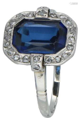 Art Deco ring geelgoud, diamant en saffier - 18 kt.22 Roos geslepen diamanten (doorsnede ca. 1 mm)