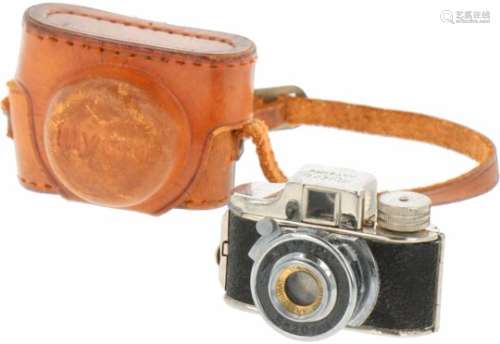 Een spionage camera - Mycro - in originele lederen tas.A spy camera - Mycro - in original leather