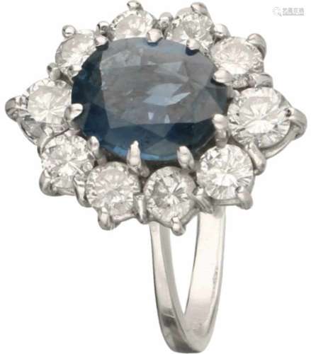 Rozetring witgoud, ca. 1.52 ct. diamant en saffier - 18 kt.10 Briljant geslepen diamanten (2x ca.