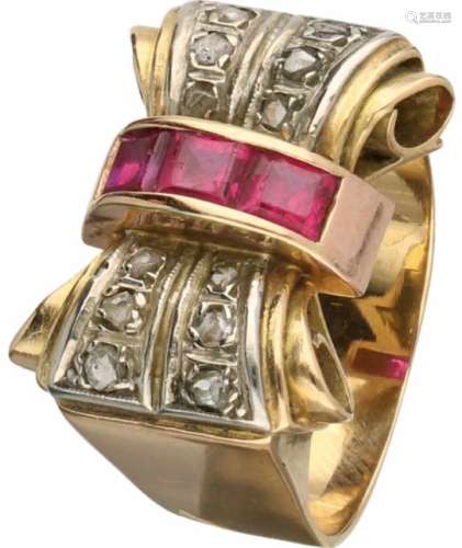 Art Deco tank ring geelgoud, diamant en robijn - 18 kt.12 Roos geslepen diamanten (doorsnede ca. 1