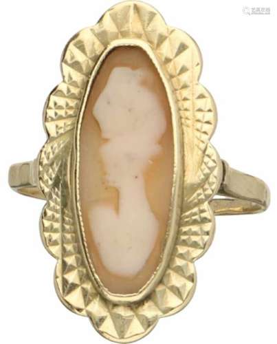 Camee ring geelgoud - 14 kt.Ringmaat: 16 mm. Gewicht: 3 gram.Cameo ring yellow gold - 14 ct.Ring
