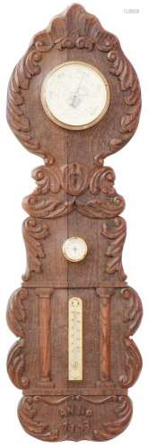 Een uit eikenhout gesneden barometer. België, eind 20e eeuw.Afm. 93 x 33 cm.A barometer carved
