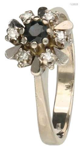 Rozetring witgoud, ca. 0.06 ct. diamant en saffier - 14 kt.6 Single cut geslepen diamanten (ca. 0.01