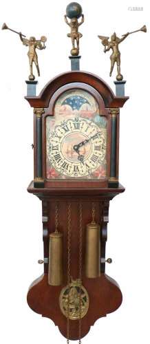 Een staartklok, 20e eeuw.Niet getest op werking.A tail clock. 20th century. Not tested for