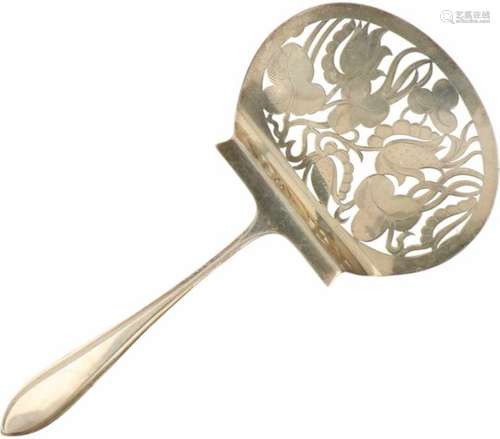 Asperge schep zilver.Hollands puntfilet met ajour opengewerkte schep en florale decoraties.