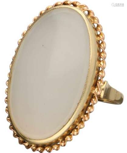 Vintage ring bicolor goud, witte agaat - 14 kt.Agaat ca. 26 x 15 mm. Ringmaat: 18 mm. Gewicht: 8,8