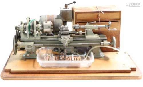 Een Klokkenmakers draaibank, Tot +/- 50 jaar geleden gebruikt in de instrumentmakerij van Nonius