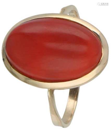 Antieke ring geelgoud, bloedkoraal - 18 kt.Bloedkoraal ca. 16 x 10 mm. Ringmaat: 18,5 mm. Gewicht: