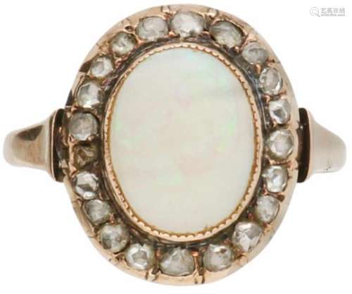 Rozetring rosegoud, diamant en opaal - 14 kt.21 Roos geslepen diamanten (doorsnede ca. 1 mm).