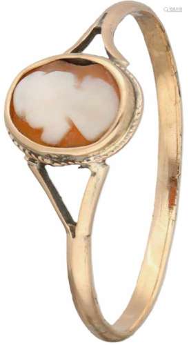 Camee ring geelgoud - 14 kt.Ringmaat: 19 mm. Gewicht: 0,9 gram.Cameo ring yellow gold - 14 ct.Ring