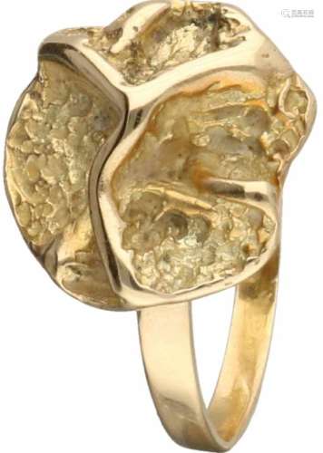 Design ring geelgoud - 14 kt.Ringmaat: 18,25 mm. Gewicht: 4 gram.Design ring yellow gold - 14 ct.