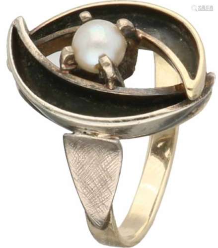 Ring goud/zilver, culitvé parel - BWG 10 kt.Ringmaat: 16,5 mm. Gewicht: 3,6 gram.Ring gold / silver,