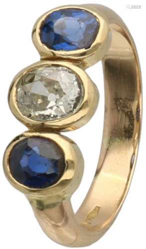 3 Steens ring geelgoud, ca. 0.75 ct. diamant en saffier - 18 kt.Set met oorbellen (3828). 1 Ovaal