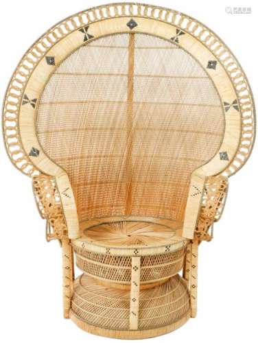 Een handgevlochten pauwenstoel. Indonesië.Afm. 166 x 50 x 40 cm.A hand-woven peacock chair.