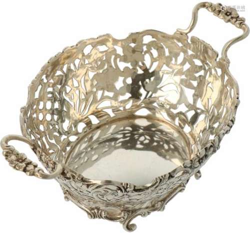 zurückgezogenBonbon basket silver. Ajour openwork with floral shapes. ,, -. cm, gram, / 1000.