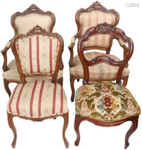 Een set van vier stoelen waarvan twee met armleuningen. Holland 19e eeuw en later.A set of four