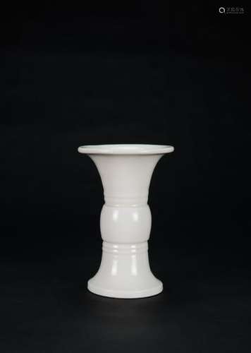 Qing- White Glaze Dehua Vase