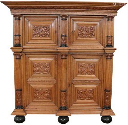 Een bruidskast. Handgestoken panelen. Nederland, 19e eeuw.170 x 171,5 cm.A bridal cabinet. Hand-