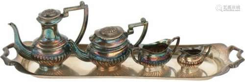 (5) delige set miniatuur servies zilver.W.o. koffie en theepot en roomstel op dienblad in Art Deco